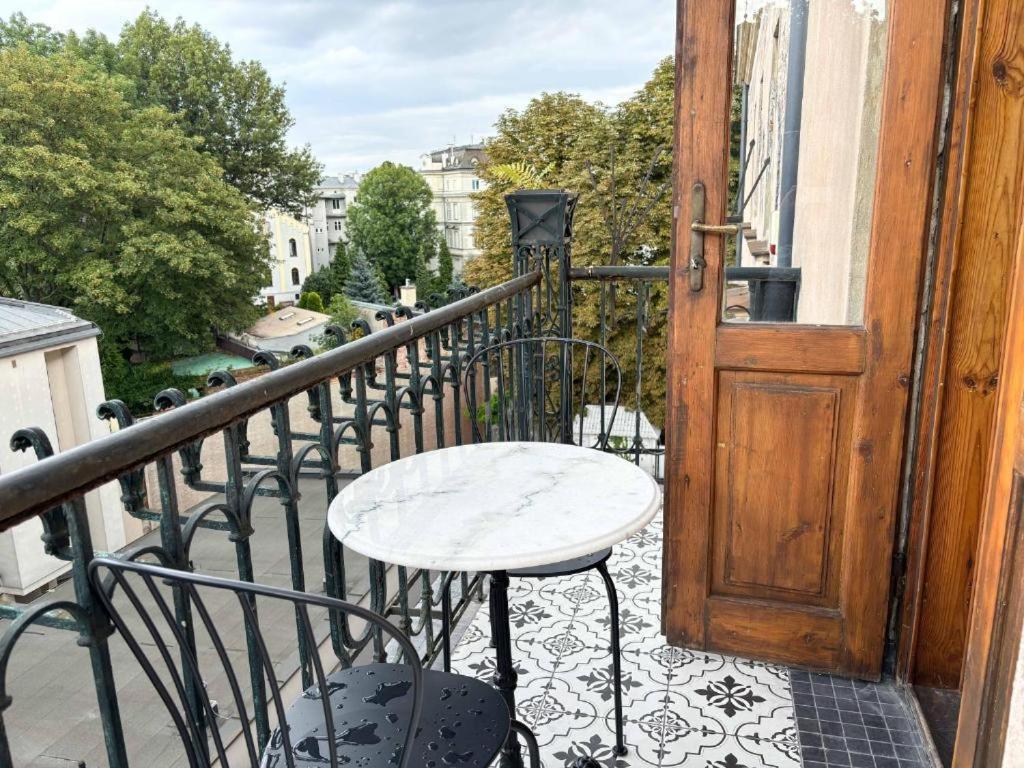 Lion Apartments - Premium Studio Krakow Luaran gambar